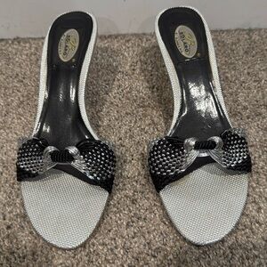 Bolaro Black and Silver Bow Metallic Walburga - Size 7.5